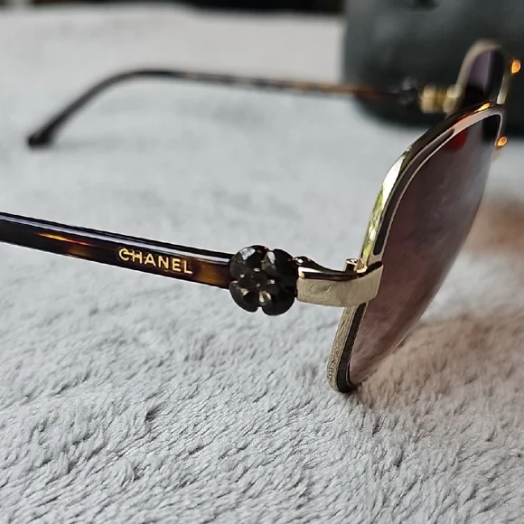 CHANEL Women's Sunglasses with Gold Frame and Brown Lenses - Picture 6 of 11